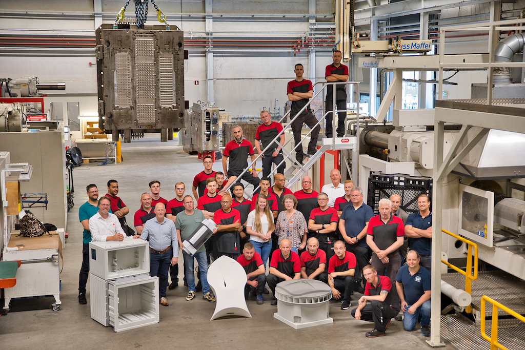 HSV TMP team - specialist in het spuitgieten van grote kunststofproducten